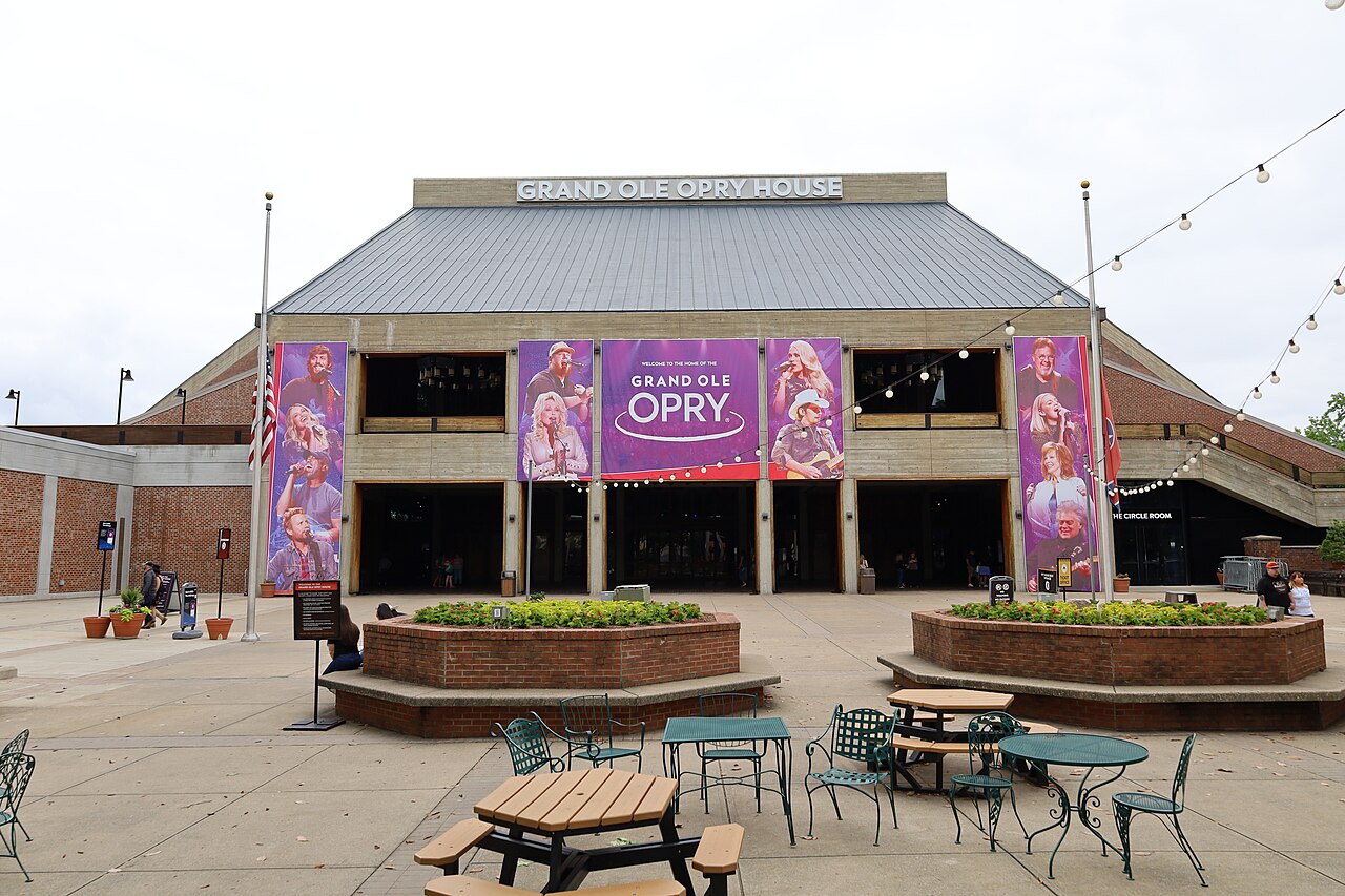 The front plaza of the Grand Ole Opry House