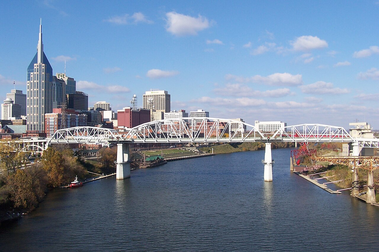 The pedestrian bridge over the Cumberland River with the Nashville skyline behind it